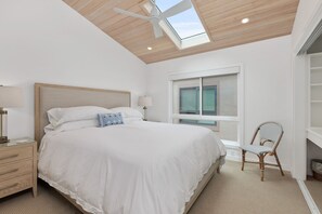 2 bedrooms, desk, free WiFi, bed sheets - King of the Beach - Luxury Oceanfront Views + AC (Solana Beach)