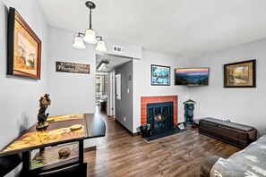 Interior - New! Walk To Downtown & National Park*Community Pool (Gatlinburg)