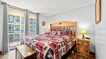 1 bedroom, desk, WiFi, bed sheets