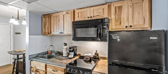 New! Walk To Downtown & National Park | Fireplace