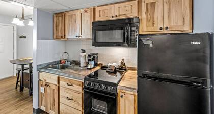 New! Walk To Downtown & National Park | Fireplace