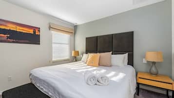 3 chambres, fer et planche à repasser, Wi-Fi, draps fournis