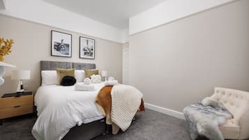 4 bedrooms, desk, iron/ironing board, free WiFi