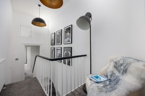 4 bedrooms, desk, iron/ironing board, free WiFi - Luxurious 4 Bed House - Sleeps 8 (Plymouth)