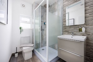 Hair dryer - Luxurious 4 Bed House - Sleeps 8 (Plymouth)