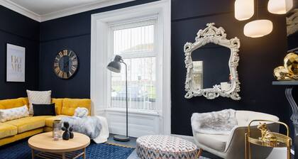 Luxurious 4 Bed House - Sleeps 8