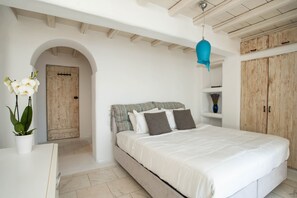 3 bedrooms, iron/ironing board, bed sheets