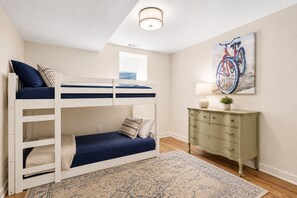 3 bedrooms, desk, WiFi, bed sheets