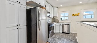 Downtown Home - Walk to restaurants and shops