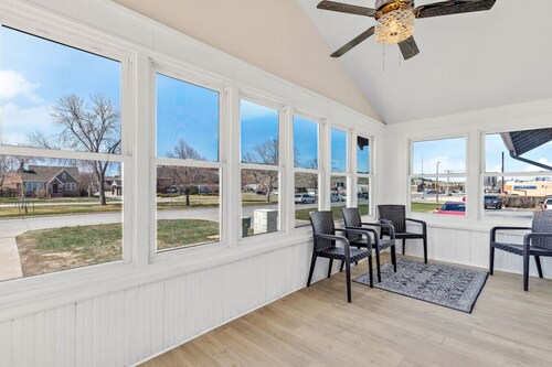 Downtown Home - Walk to restaurants and shops