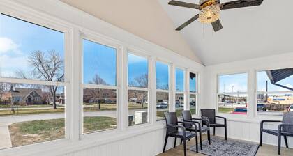 Downtown Home - Walk to restaurants and shops