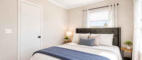3 habitaciones, escritorio, wifi y ropa de cama