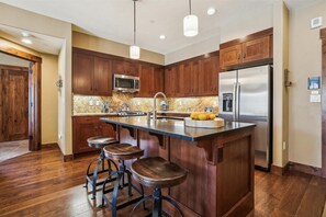 Fridge, microwave, oven, stovetop - Experience Water House on Main 5104 with resort amenities! (Breckenridge)