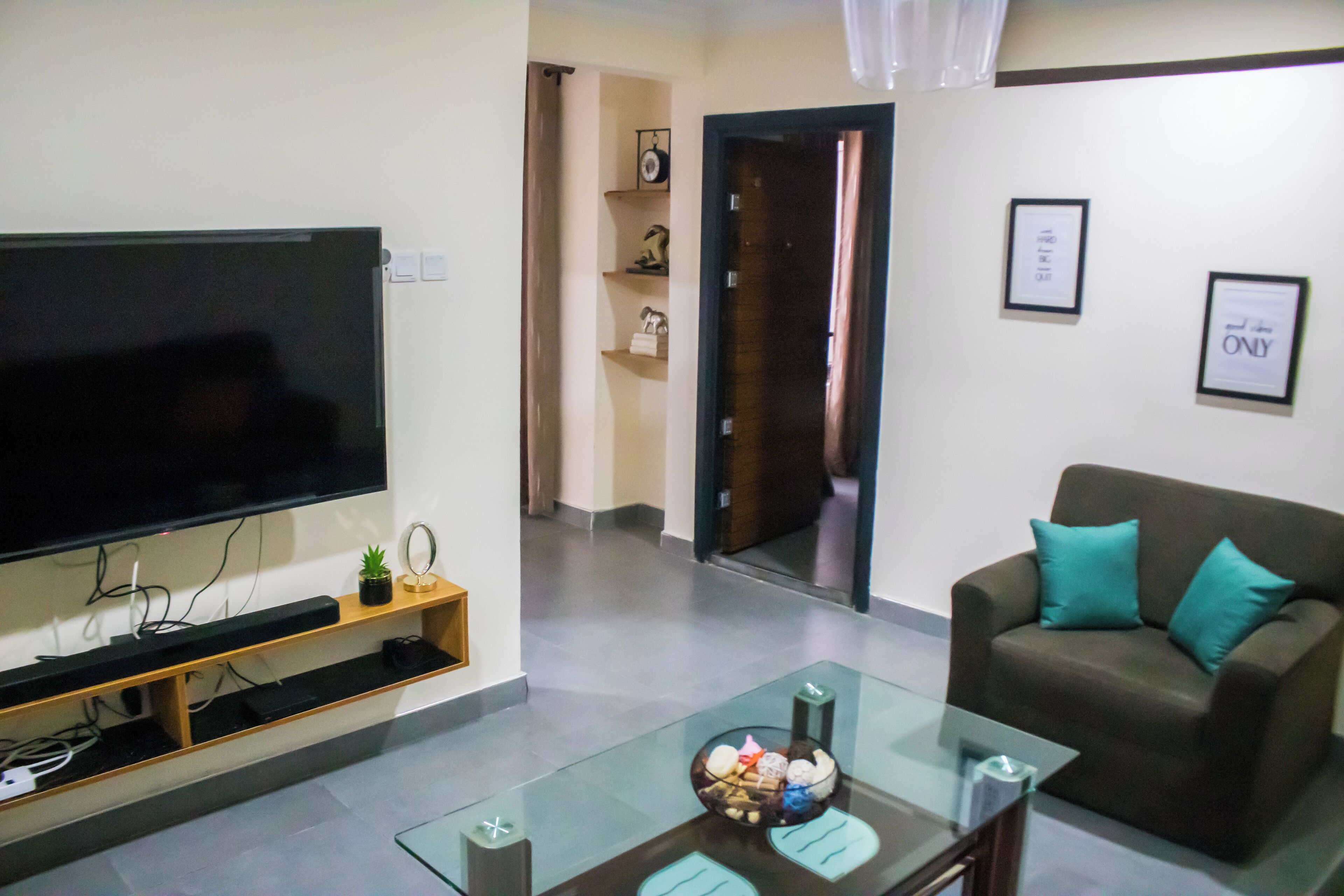 Smart TV, DVD player, books, stereo