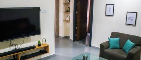 Smart TV, DVD player, books, stereo