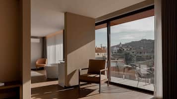 Superior-villa - balkon - udsigt til flod | 1 soveværelse, arbejdsområde til bærbare computere, mørklægningsgardiner