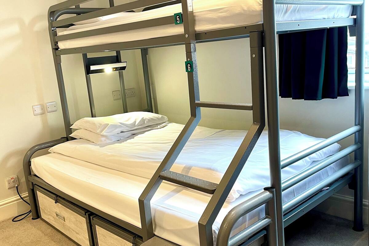 WiFi (free), bed sheets