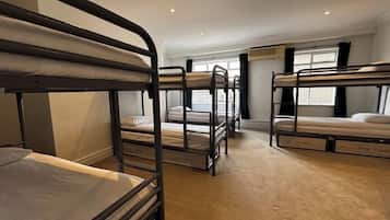Dortoir Partagé Classique, dortoir mixte | Wi-Fi gratuit, draps fournis