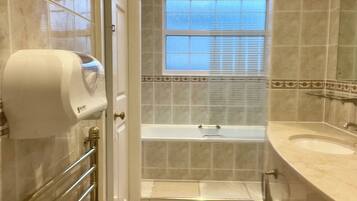 Classic Shared Dormitory, Mixed Dorm | Bathroom | Toilet paper