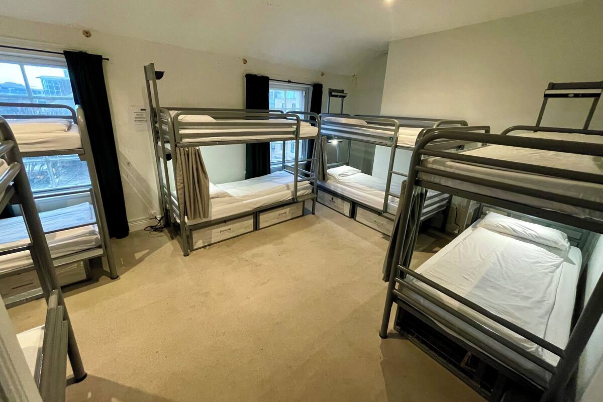 WiFi (free), bed sheets
