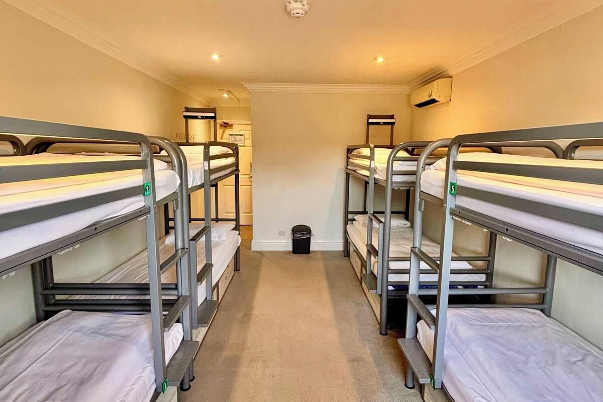 WiFi (free), bed sheets