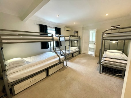 Wifi gratis y ropa de cama . The Dawson Hostel