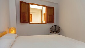 4 bedrooms, iron/ironing board, travel cot, free WiFi - Cullera Beachfront Apartment (Cullera)