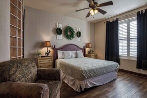 2 habitaciones, escritorio, tabla de planchar con plancha y wifi gratis 