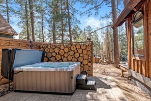Outdoor spa tub - Hot Tub•King•Fast WiFi (Flagstaff)