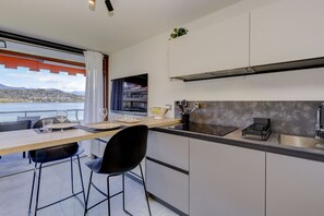 Fridge, microwave, dishwasher, coffee/tea maker