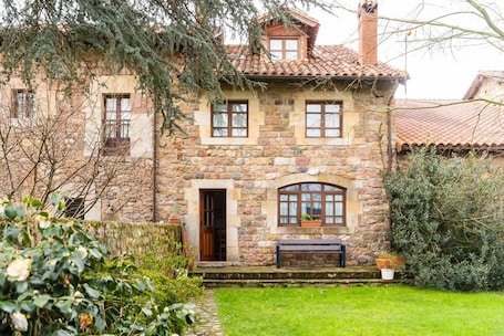 Exterior. Casa rural La Carlota Renedo de Cabuerniga