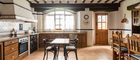 Frigorifero, microonde, forno, lavastoviglie
