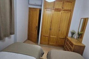 2 makuuhuonetta, silitysrauta/-lauta, Wi-Fi, vuodevaatteet