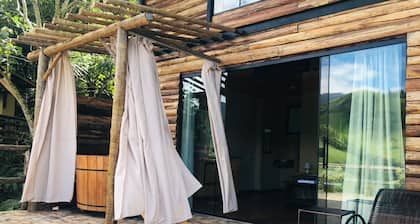 Chalé Mauá Rústico em Meio a Beleza Natural de Visconde de Mauá, Aceitamos Pets!