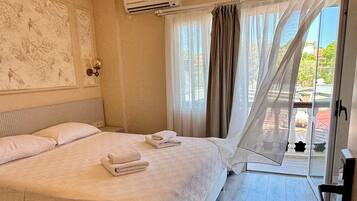 Individually decorated, individually furnished, laptop workspace