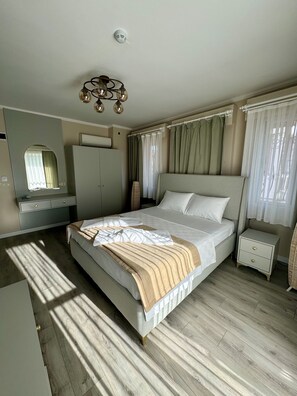 Individually decorated, individually furnished, laptop workspace - La Berca Boutique Hotel (Cesme)