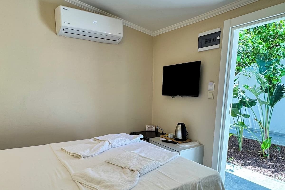 Economy Standard Room (Garden View) | Individueel gedecoreerd, individueel gemeubileerd, een laptopwerkplek