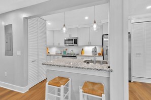 Fridge, microwave, oven, stovetop - Completely Renovated Villa! Short Walk to Beach/Coligny! (Hilton Head Island)