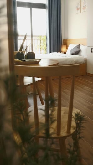 1 habitación y espacio para trabajar con laptop 