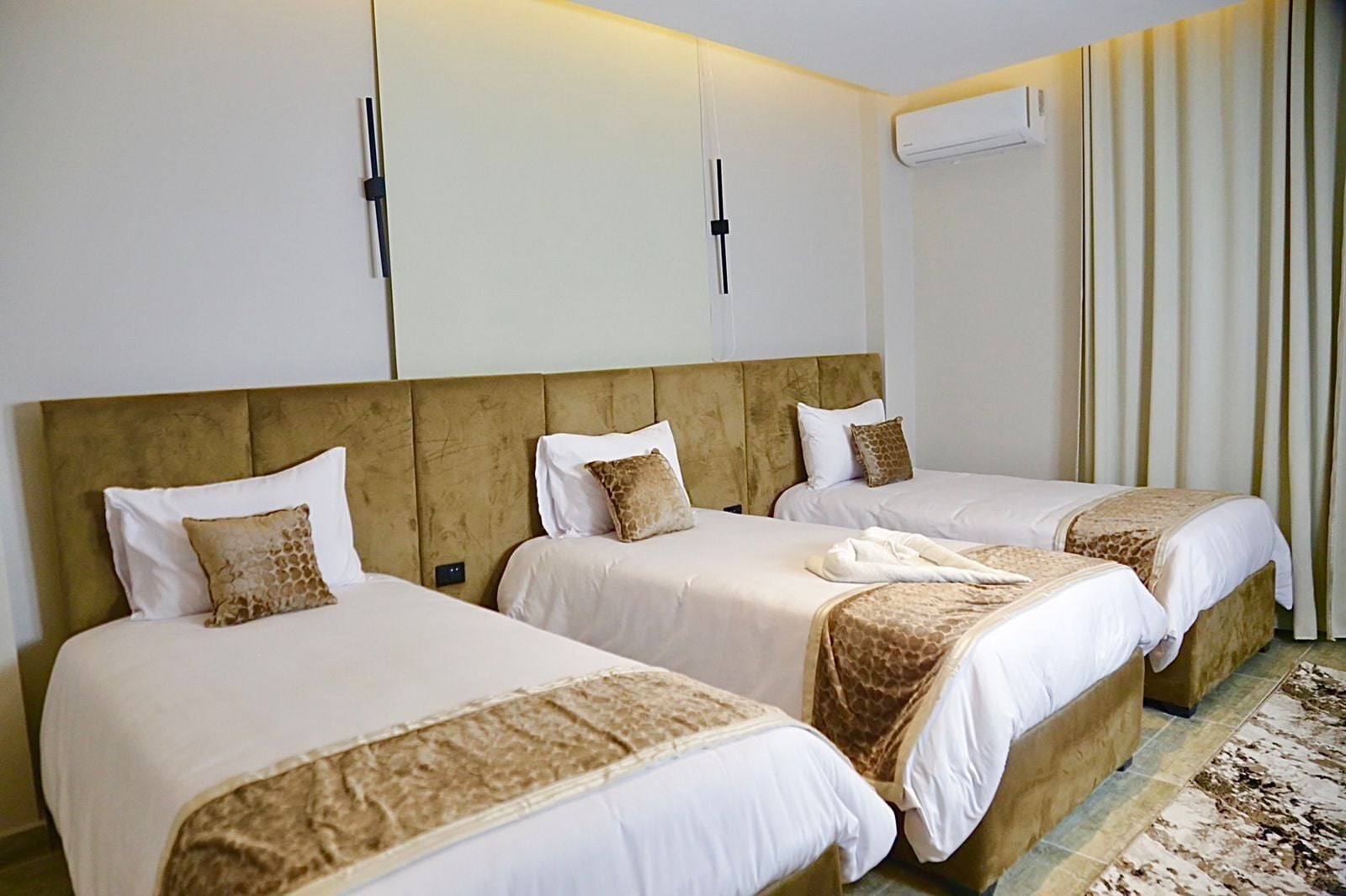 Deluxe-Doppelzimmer, Stadtblick | Bügeleisen/Bügelbrett, kostenloses WLAN