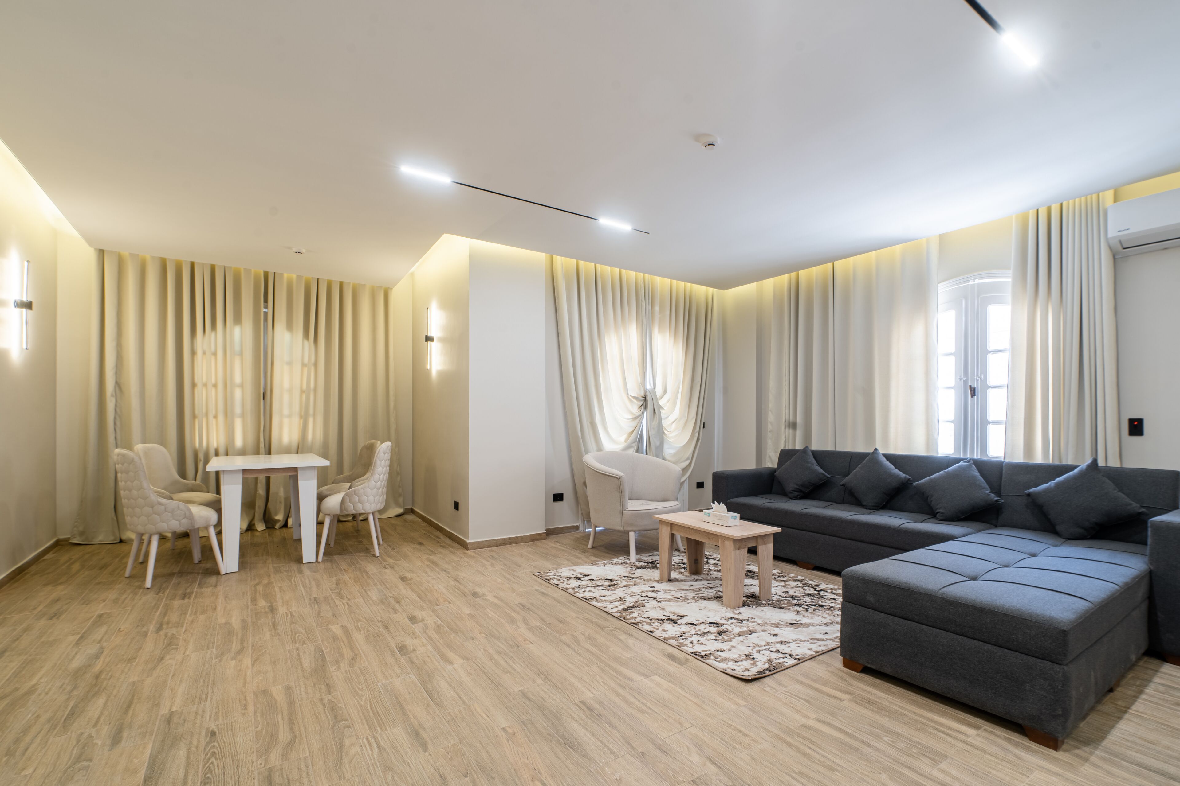 Deluxe Suite, 1 Bedroom | Living area