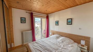 2 bedrooms, iron/ironing board, travel crib, WiFi