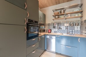 Fridge, microwave, dishwasher, coffee/tea maker