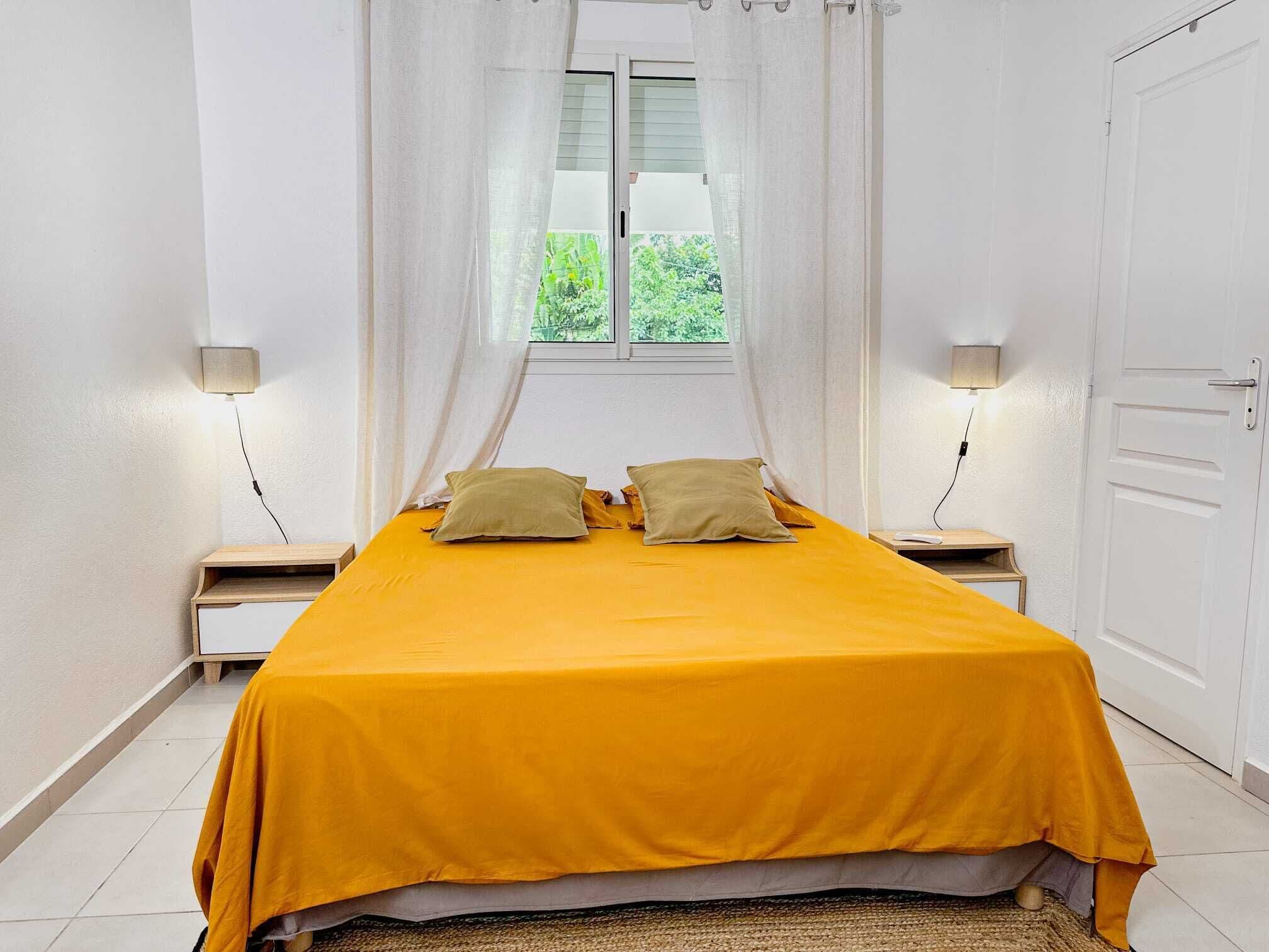 3 Schlafzimmer, Schreibtisch, Bügeleisen/Bügelbrett, Reisekinderbett