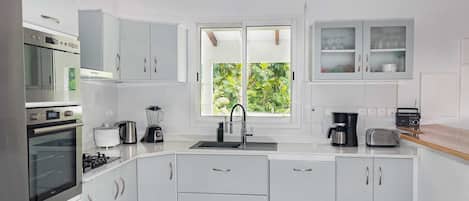 Coffee/tea maker, fridge, microwave, oven