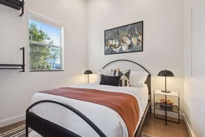 4 Schlafzimmer, Schreibtisch, Reisekinderbett, WLAN