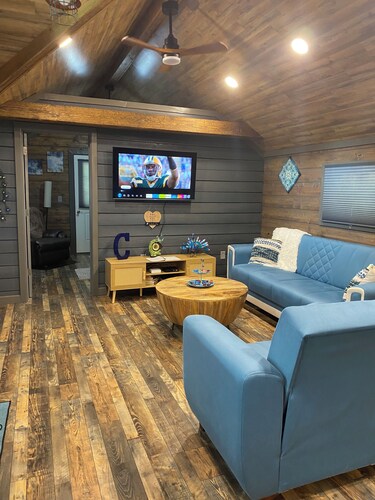 Carlton Cabin at Lake of Egypt Hideaway Near Shawnee & Wineries