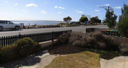 Bungalow at the Beach - Esplanade position! Excellent sea views!