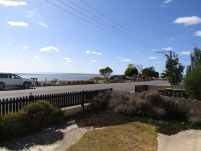 Bungalow at the Beach - Esplanade position! Excellent sea views!