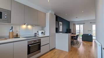 Basic Townhome | Private kitchen | Fridge, oven, stovetop, dishwasher